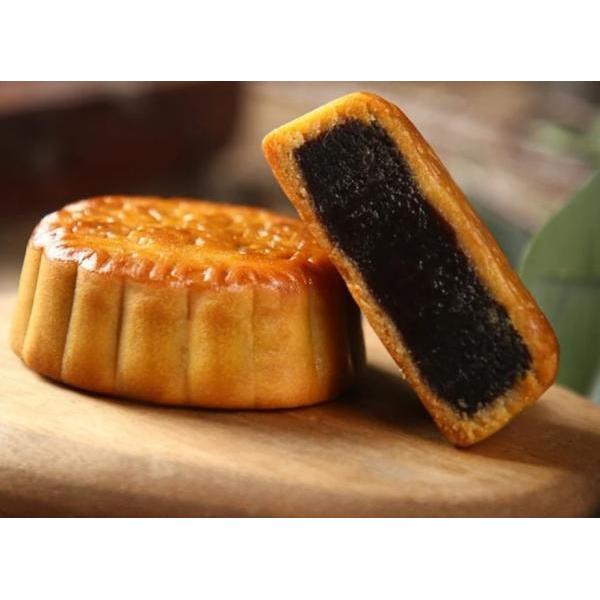 handmade red bean paste mooncake 