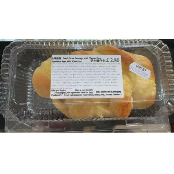 Frankfurter sausage with cheese bun 